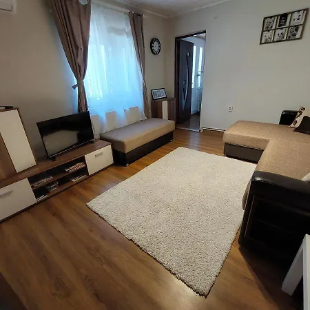 Cozy, Quiet & Family Friendly In Arad Apartment Exterior photo