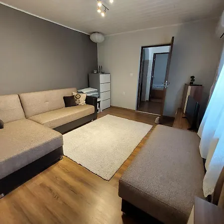 Cozy, Quiet & Family Friendly In Arad Apartment Exterior photo