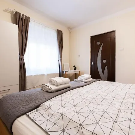 Cozy, Quiet & Family Friendly In Arad Apartment Exterior photo