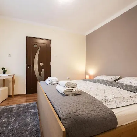 Cozy, Quiet & Family Friendly In Arad Apartment Exterior photo