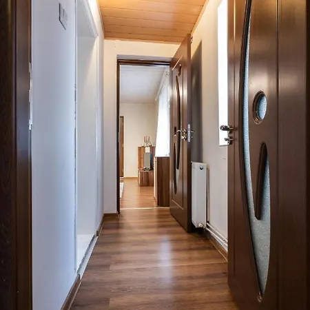 Cozy, Quiet & Family Friendly In Arad Apartment Exterior photo