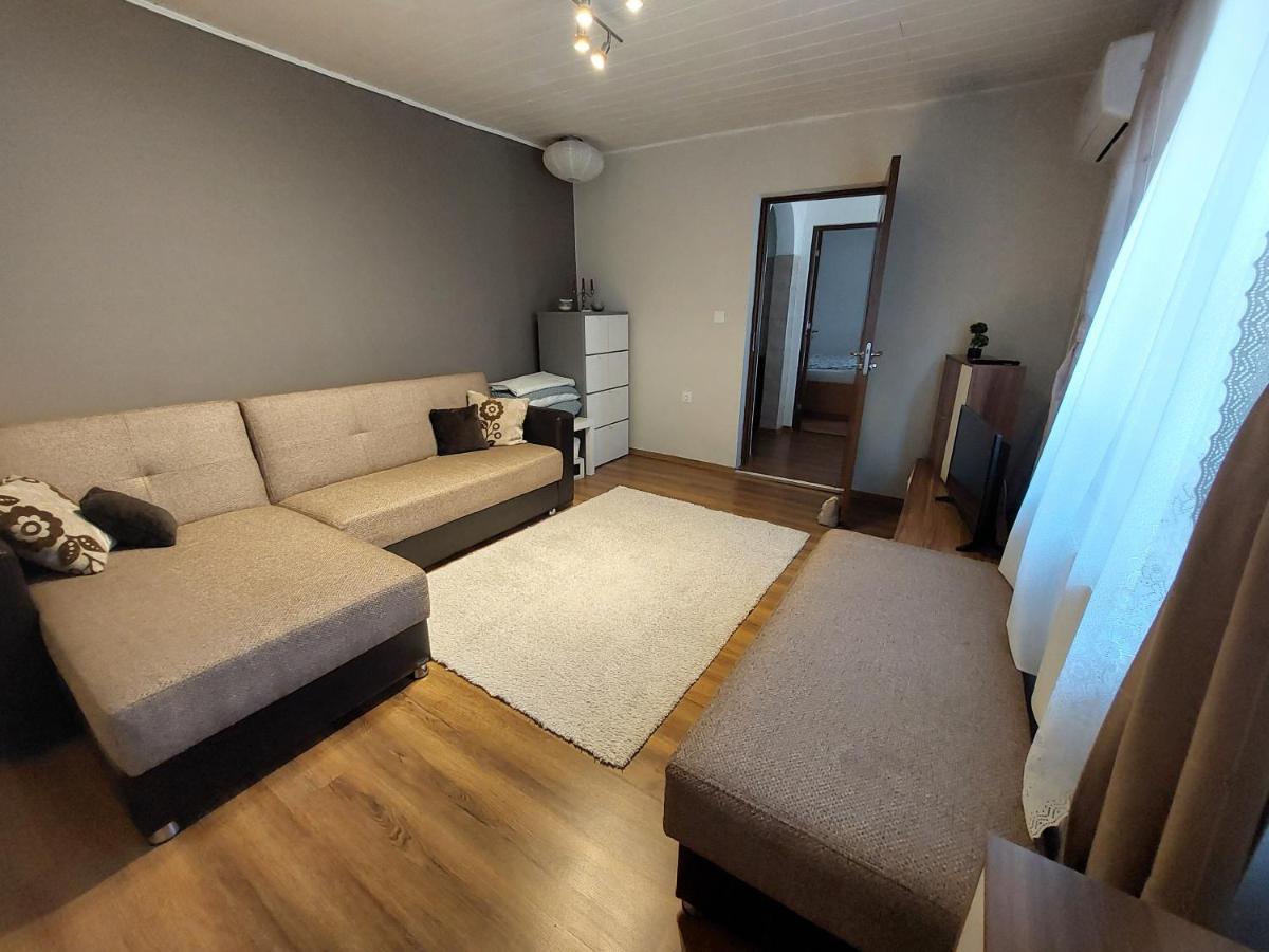 Cozy, Quiet & Family Friendly In Apartment *